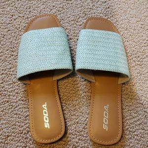 Slides/sandals